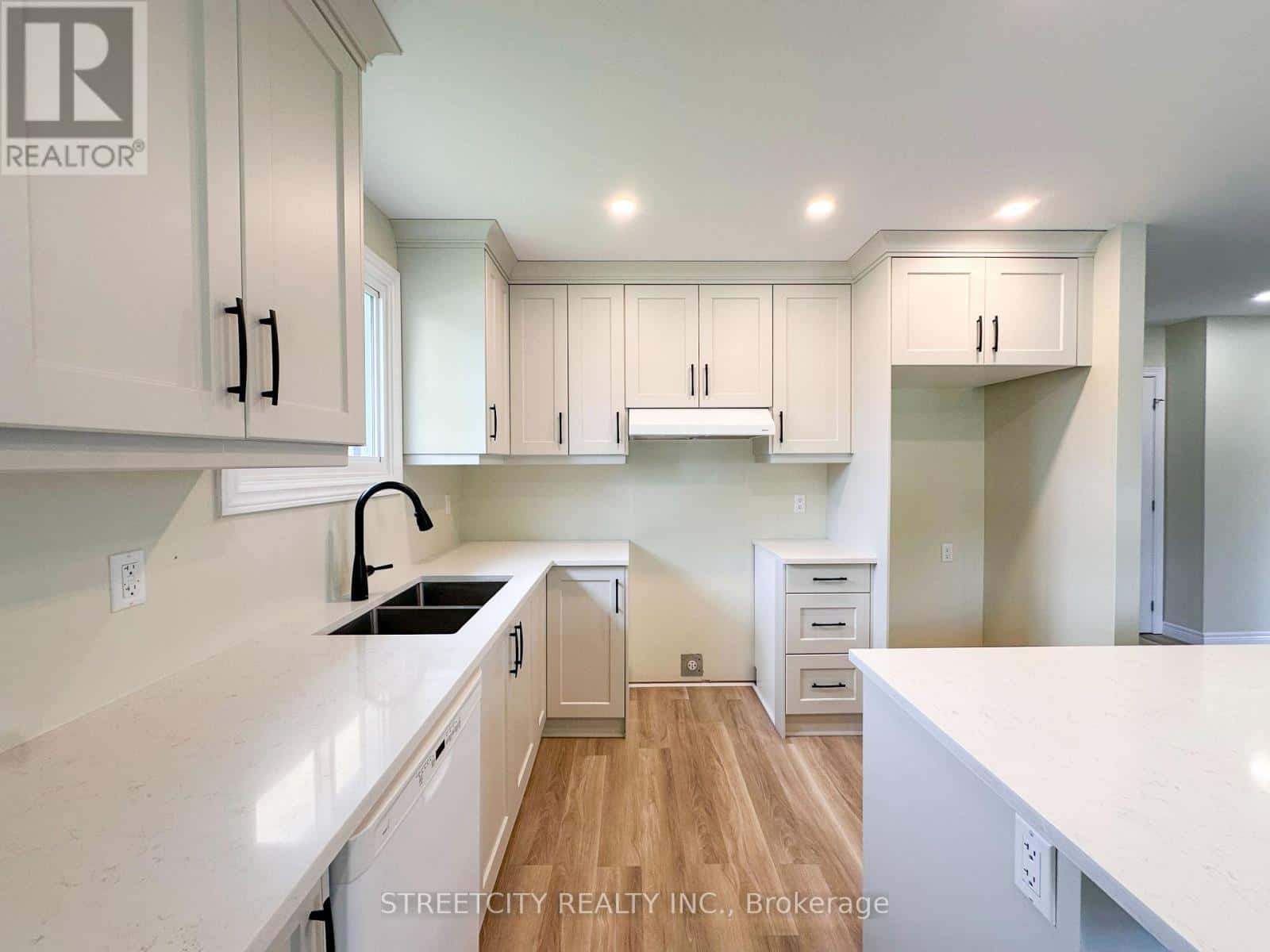 1578 COUNCILLORS STREET — St. Clair, Ontario - Photo 2 of 30