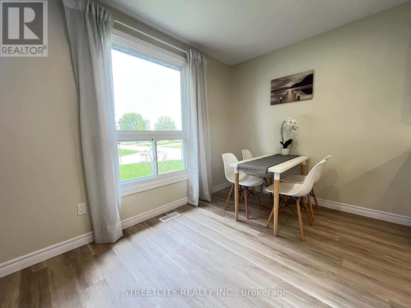 1578 COUNCILLORS STREET — St. Clair, Ontario - Photo 4 of 30