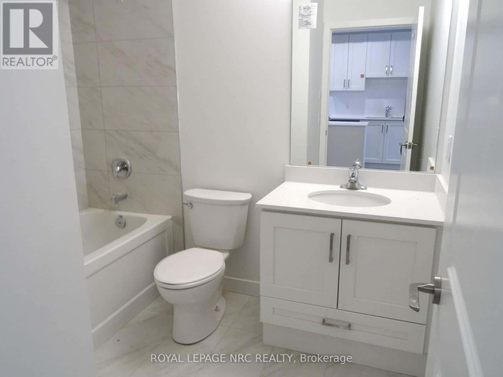 Hamilton (Lakeshore) — Hamilton (Lakeshore) - Photo 2 of 27