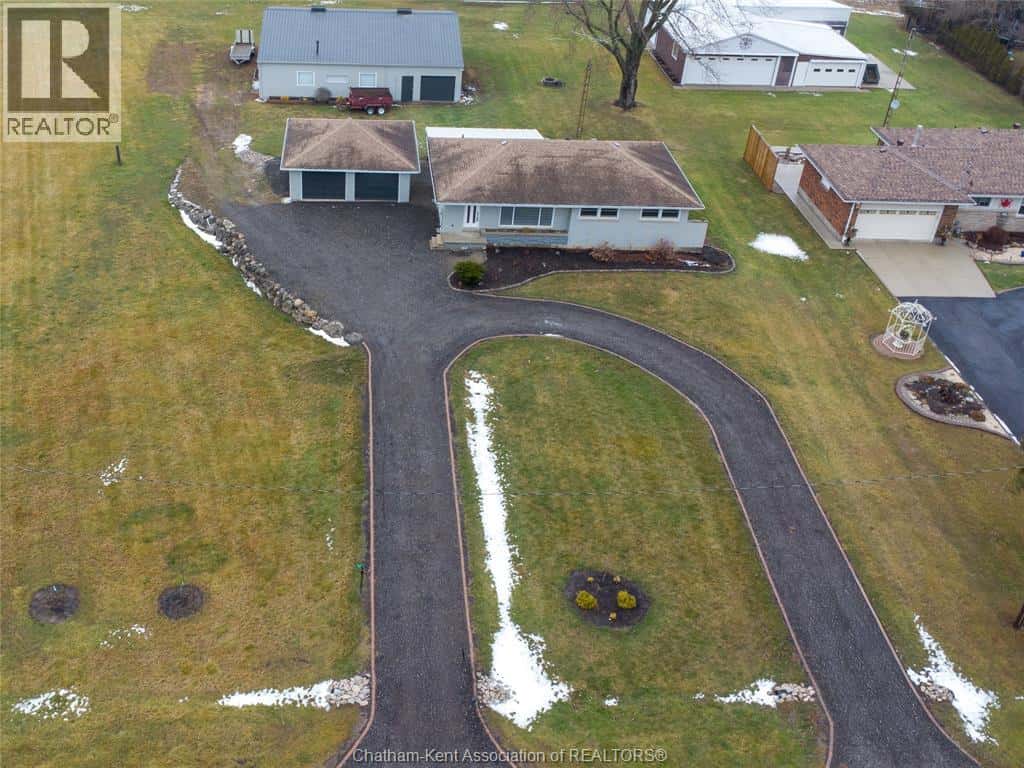 17 Glenmar AVENUE — Chatham, Ontario - Photo 3 of 45