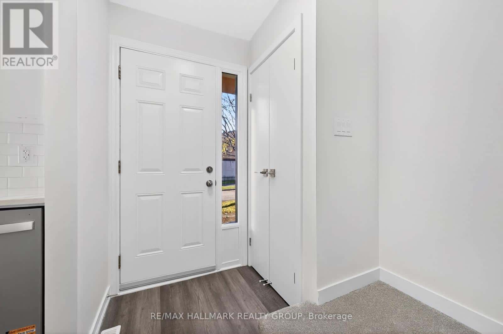 111 - 1457 MURDOCK GATE — Ottawa, Ontario - Photo 2 of 32