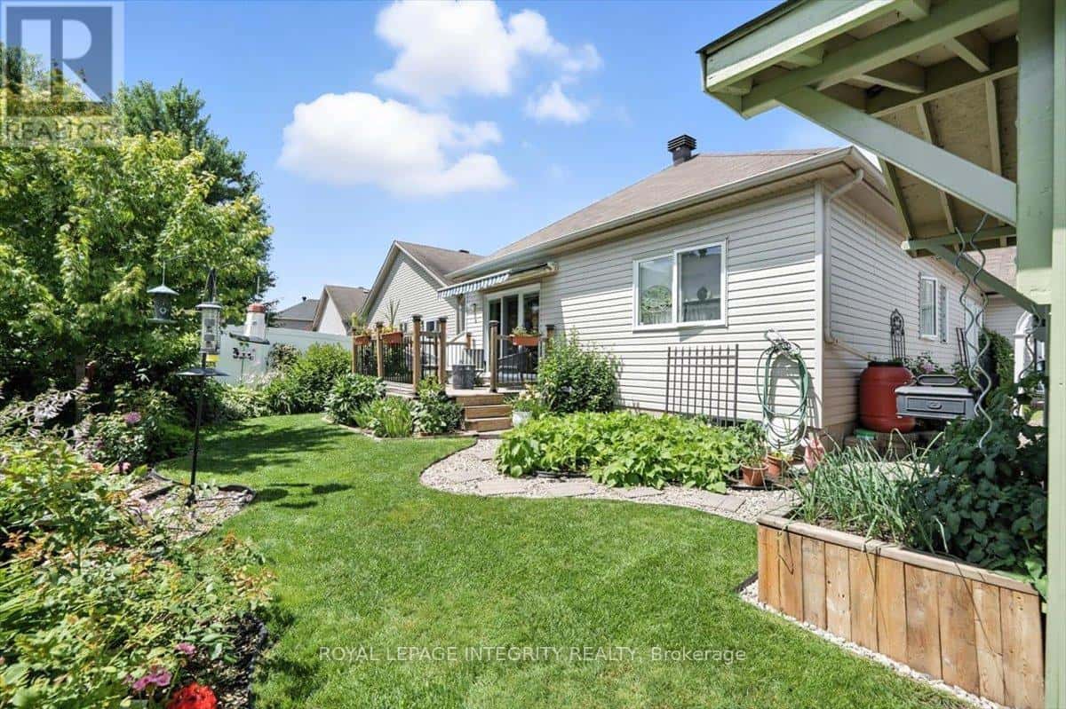 1030 VALIN STREET — Ottawa, Ontario - Photo 2 of 50