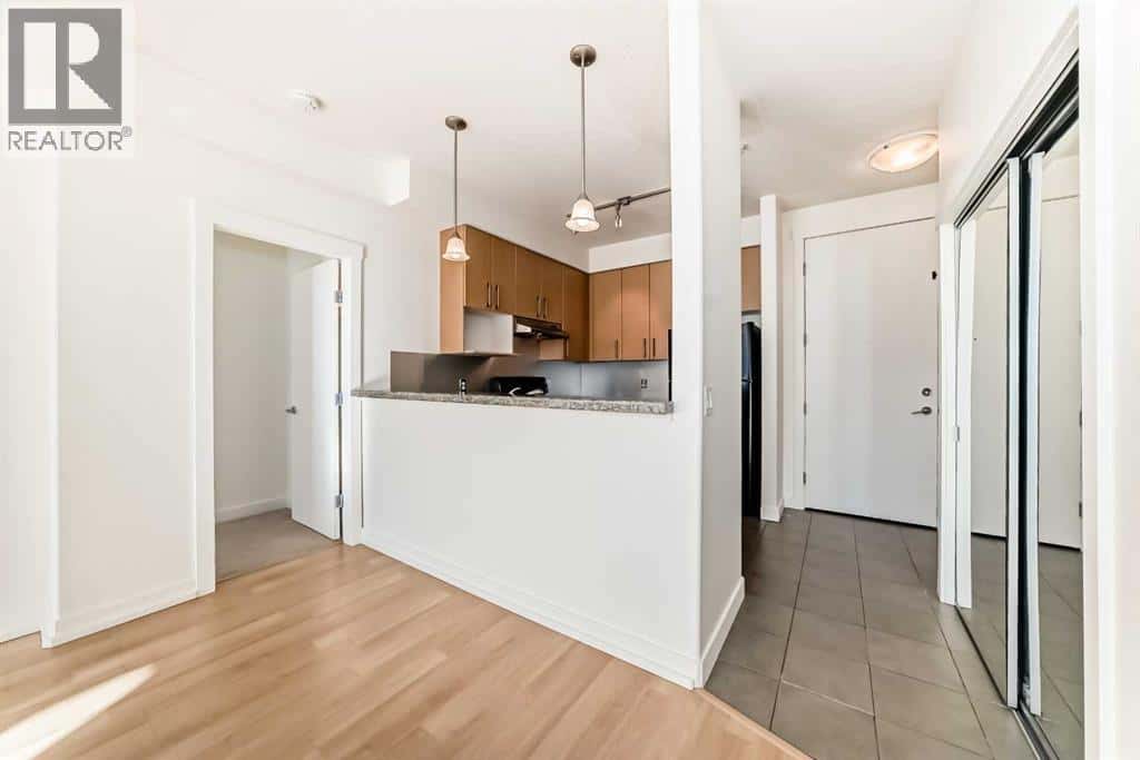 408, 1010 Centre Avenue NE — Calgary, Alberta - Photo 4 of 23