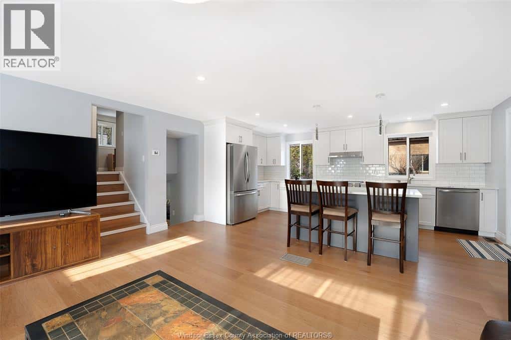 528 SANDISON — Windsor, Ontario - Photo 5 of 24