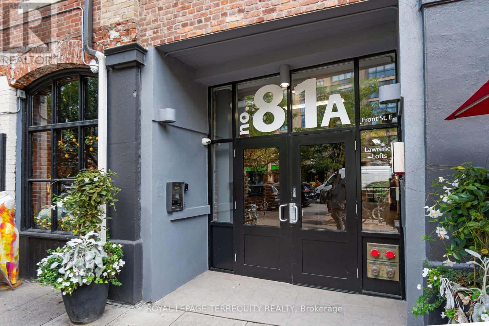 409 - 81A FRONT STREET E — Toronto (Waterfront Communities), Ontario - Photo 2 of 29