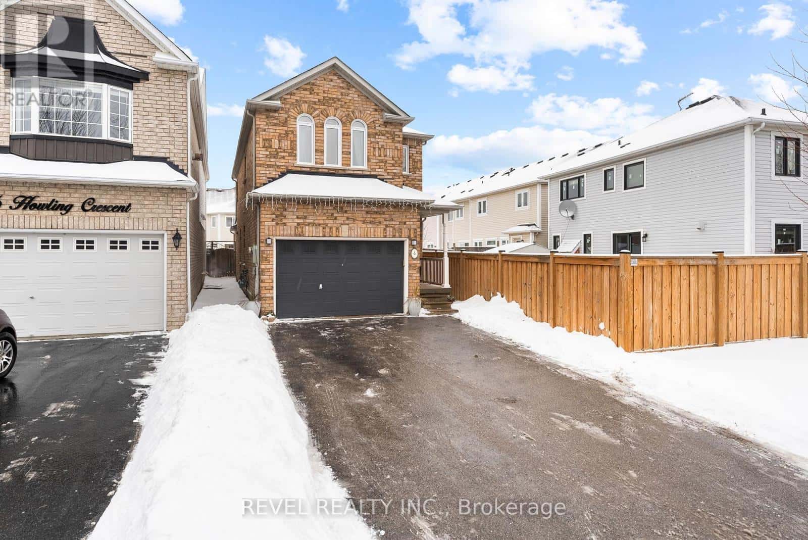 4 HOWLING CRESCENT — Ajax (South East), Ontario - Photo 2 of 27