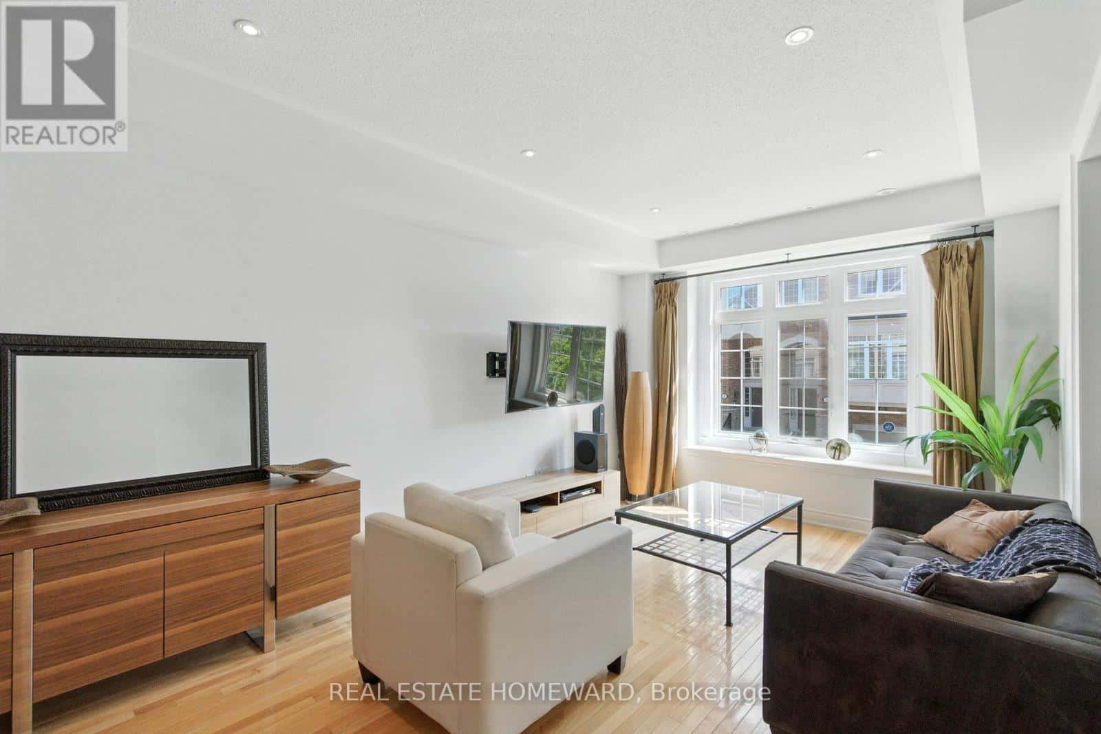 4 ISAAC DEVINS AVENUE — Vaughan (East Woodbridge), Ontario - Photo 3 of 39