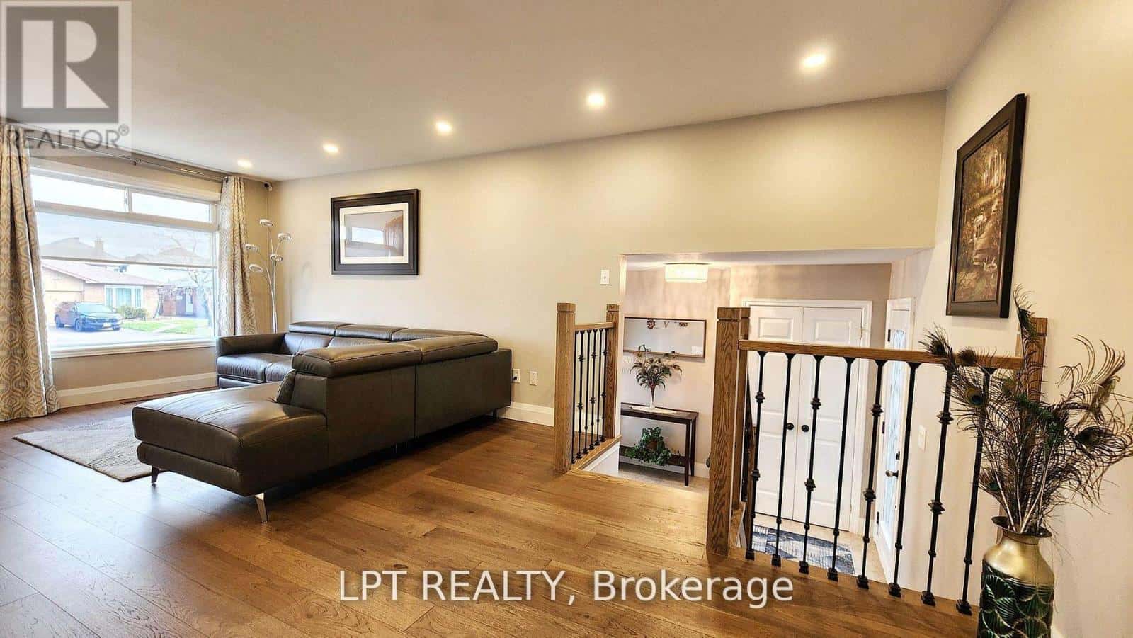 48 MAPLEHURST CRESCENT — Barrie (Cundles East), Ontario - Photo 3 of 47