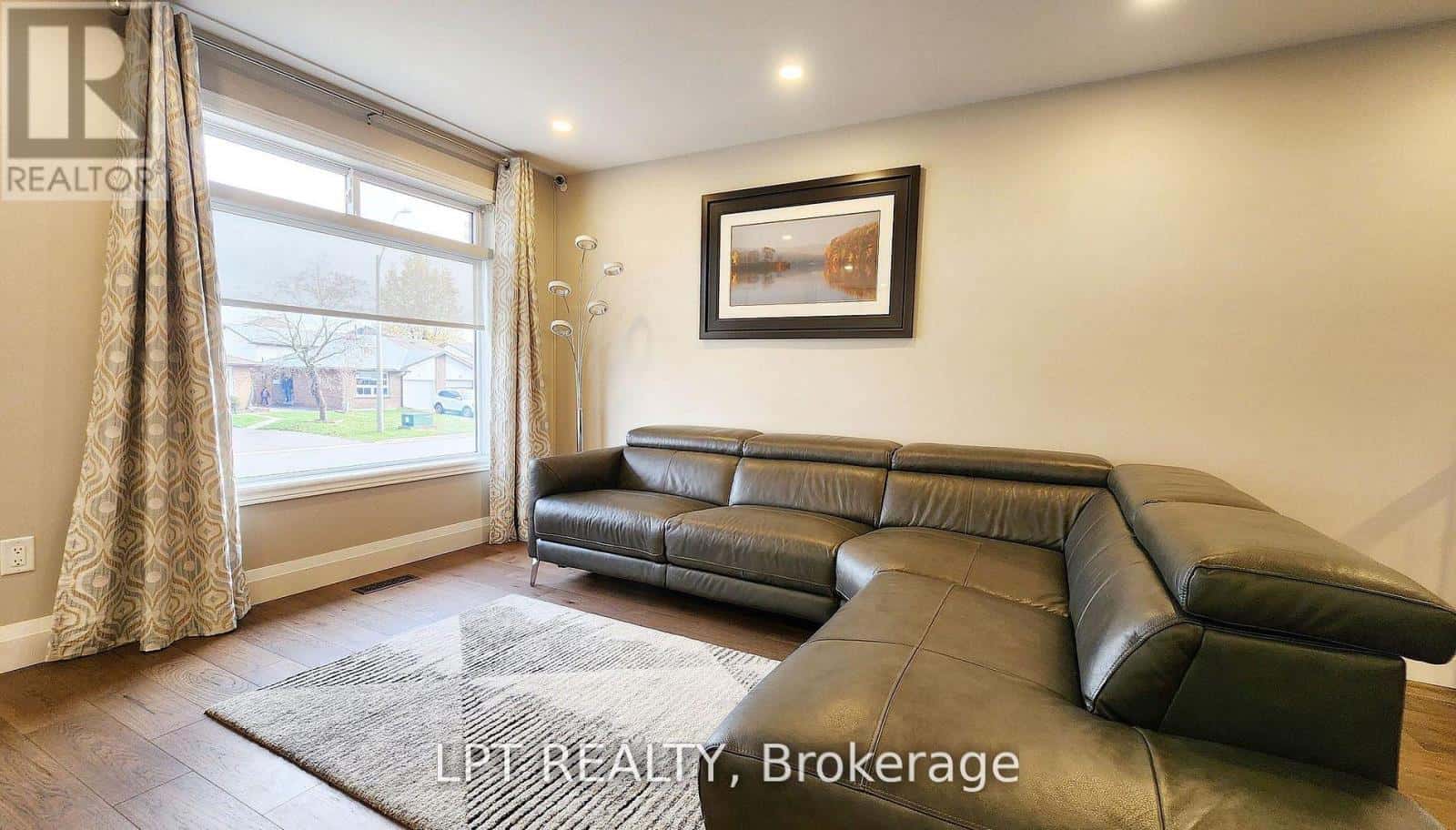 48 MAPLEHURST CRESCENT — Barrie (Cundles East), Ontario - Photo 4 of 47