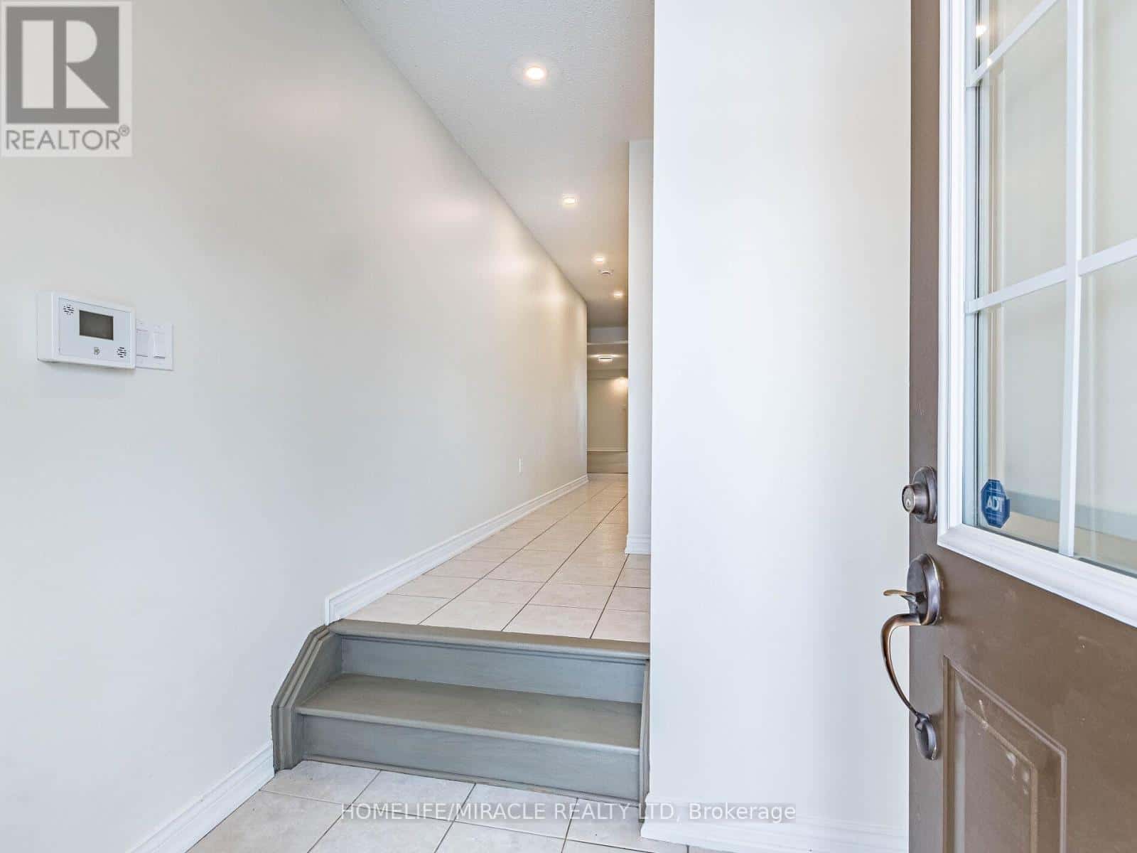 1130 HICKORY HOLLOW GLEN — Mississauga (Meadowvale Village), Ontario - Photo 3 of 50