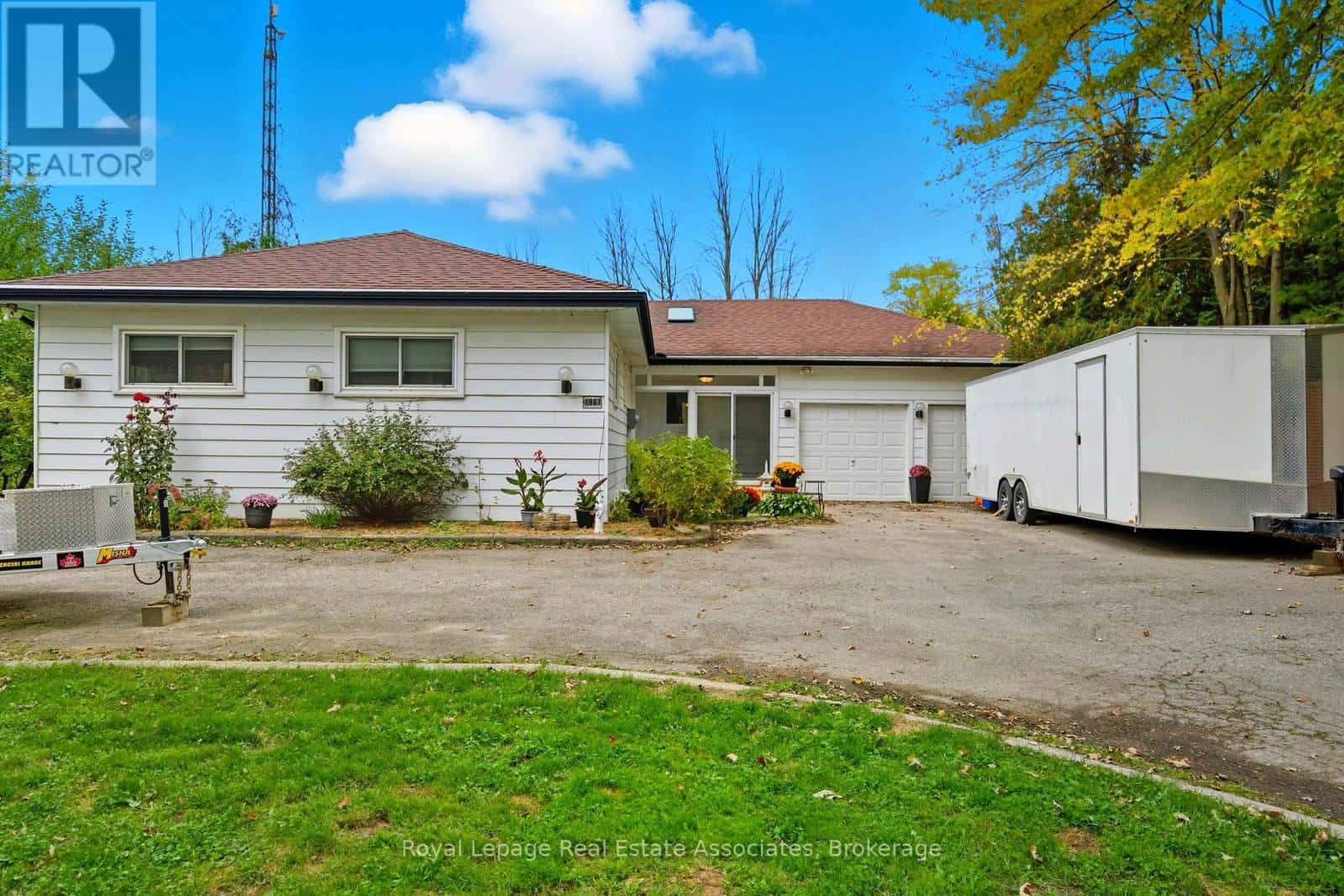 1967 REGIONAL 97 ROAD — Hamilton, Ontario - Photo 2 of 50