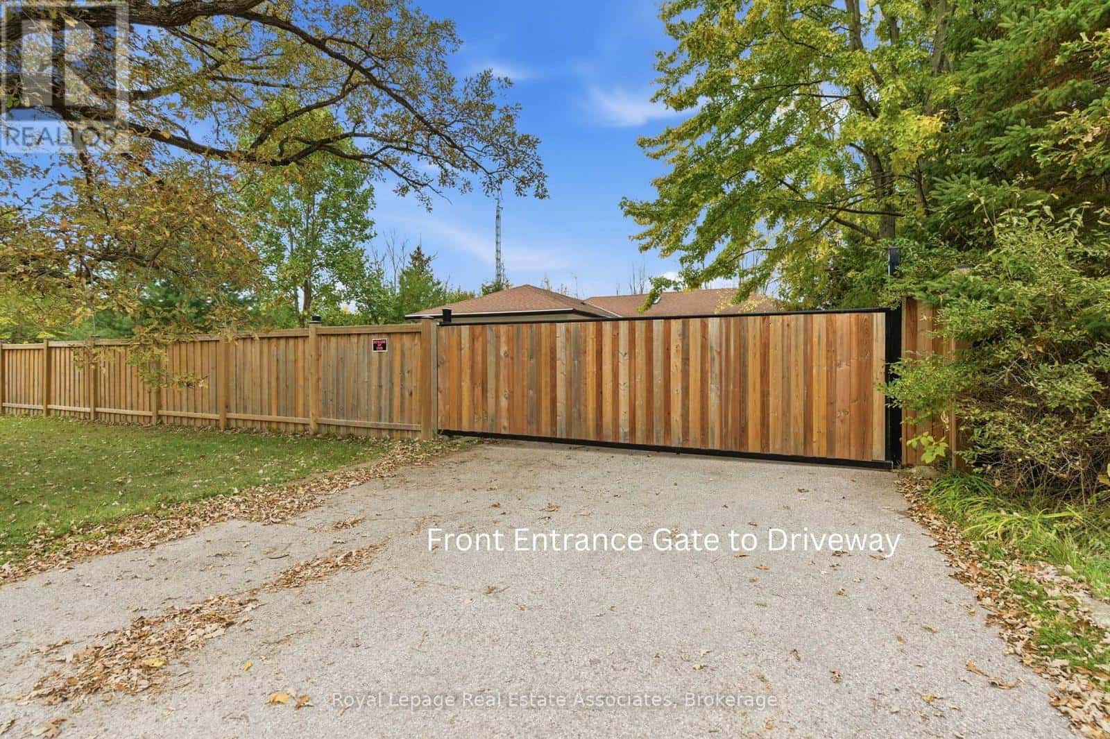 1967 REGIONAL 97 ROAD — Hamilton, Ontario - Photo 4 of 50