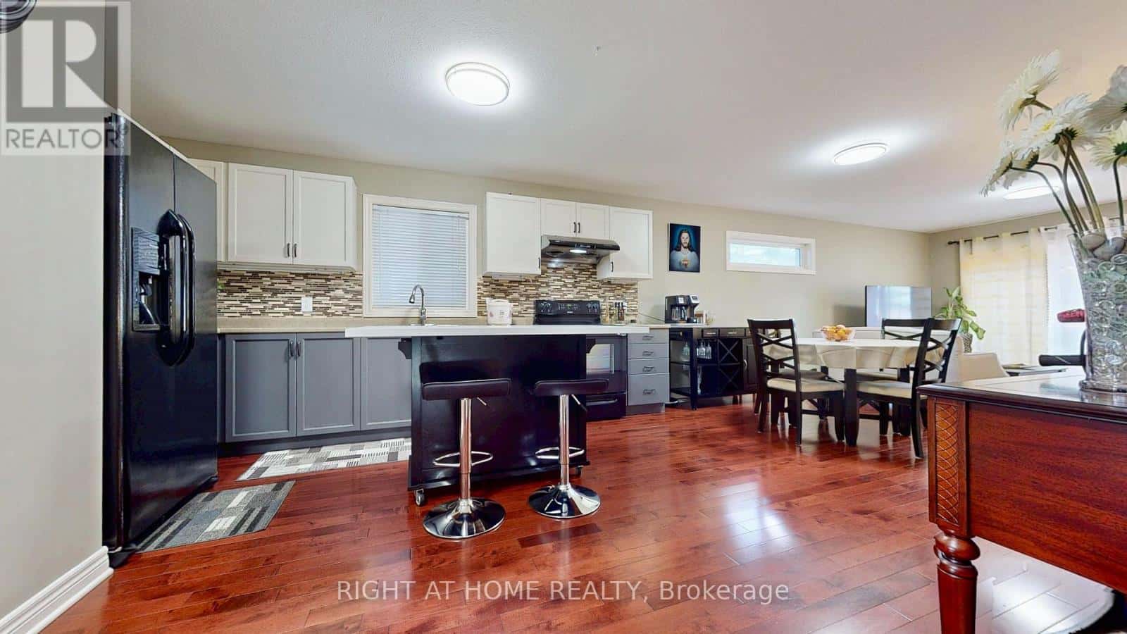 8583 JENNIFER CRESCENT N — Niagara Falls (Forestview), Ontario - Photo 5 of 37