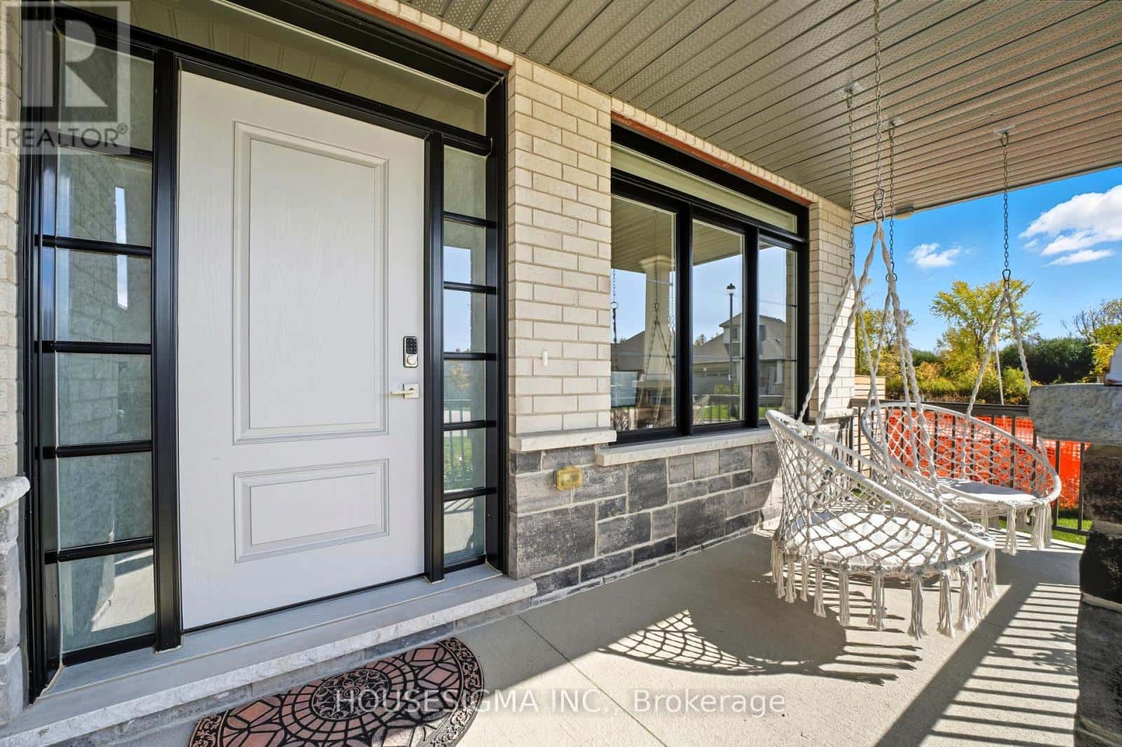 106 CUTTING DRIVE — Centre Wellington (Elora/Salem), Ontario - Photo 2 of 43