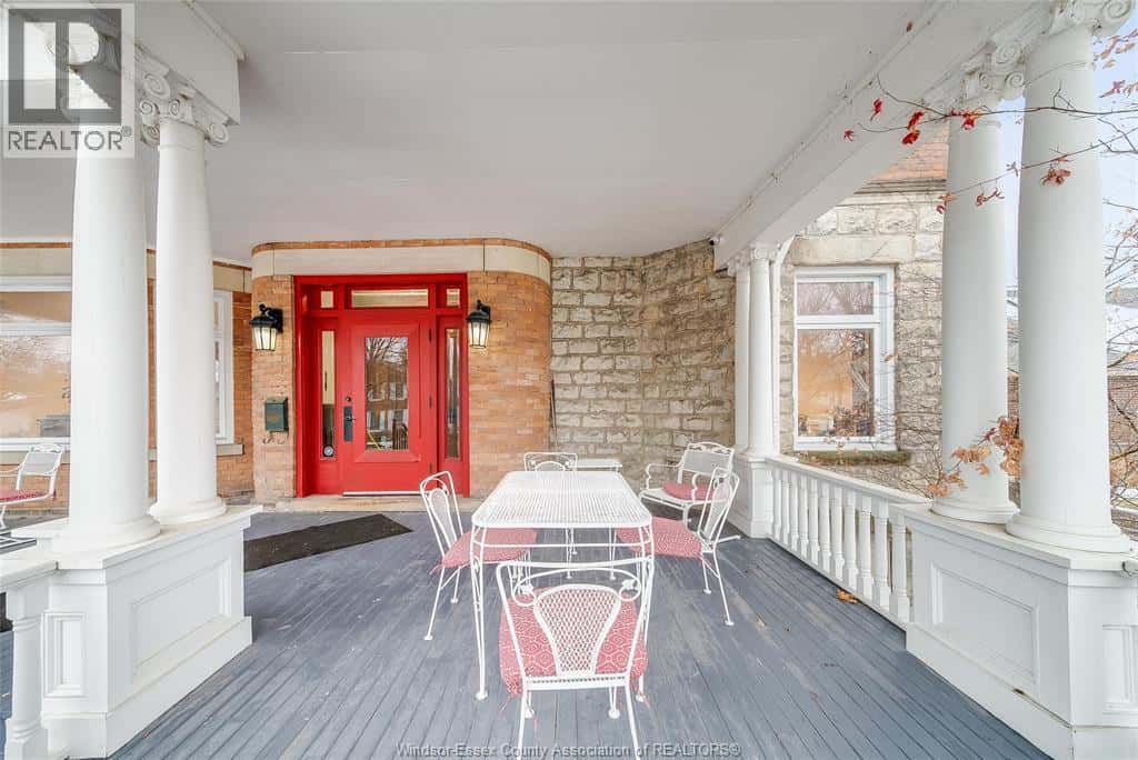 259 WELLINGTON STREET West — Chatham, Ontario - Photo 5 of 50