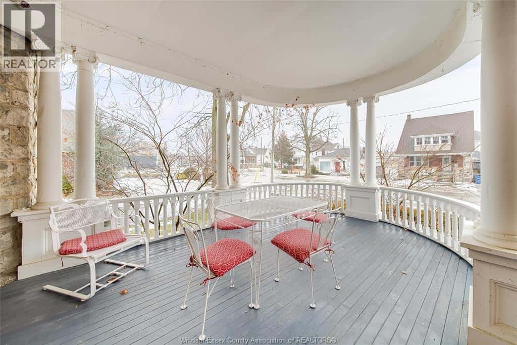 259 WELLINGTON STREET West — Chatham, Ontario - Photo 4 of 50