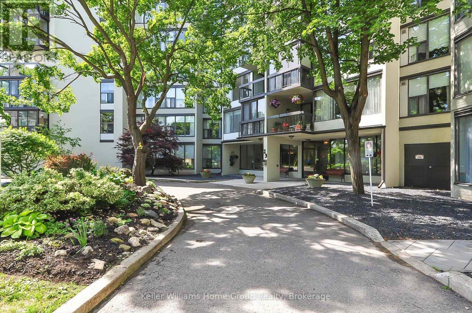 702 - 23 WOODLAWN ROAD E — Guelph (Riverside Park), Ontario - Photo 3 of 49