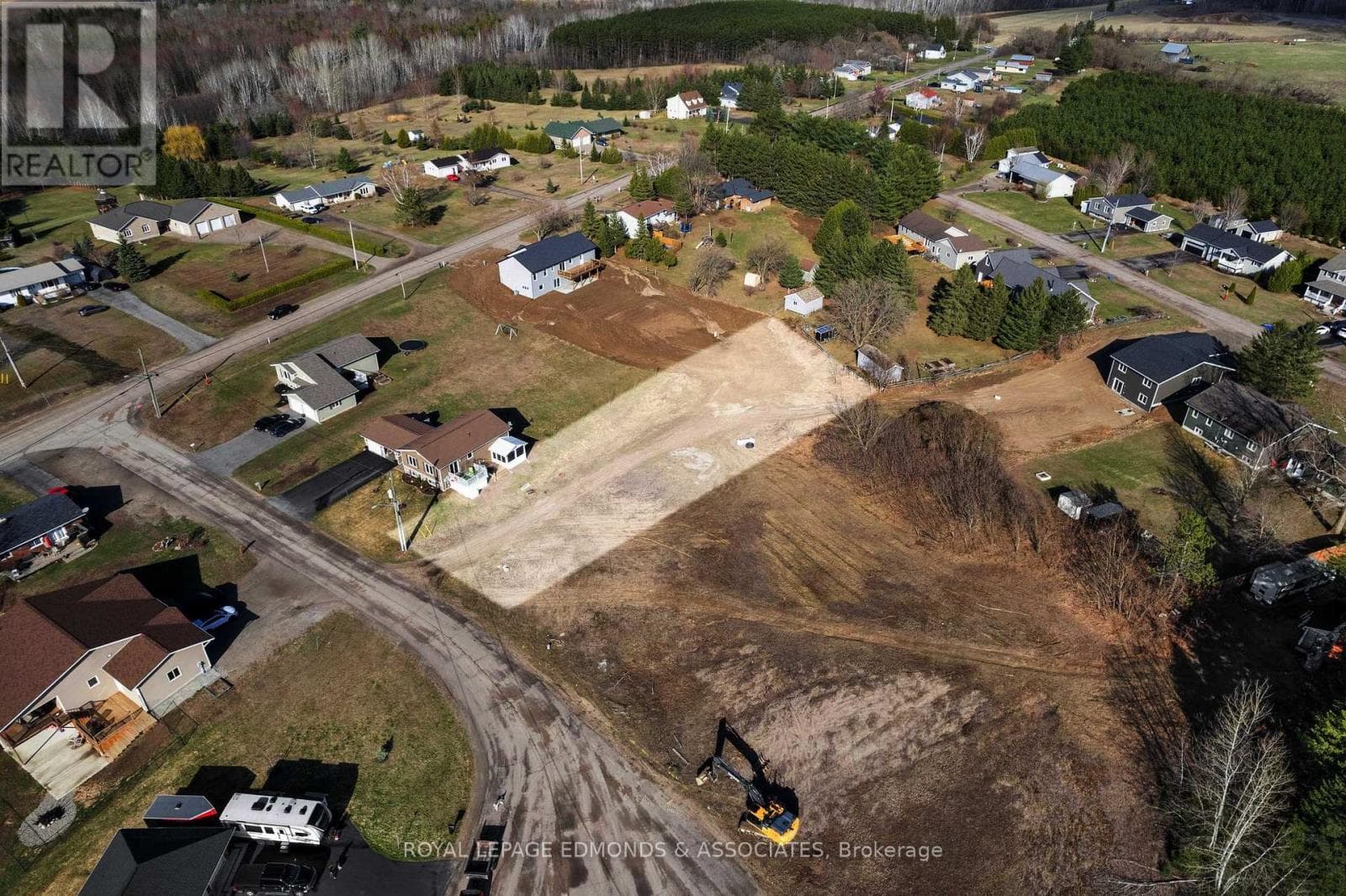 5 MAPLEVIEW COURT — Whitewater Region, Ontario - Main photo