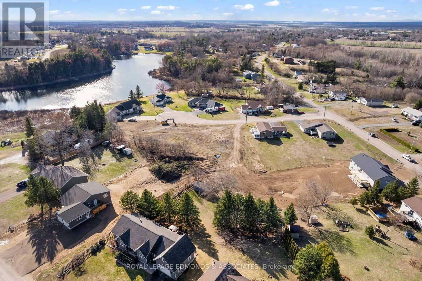 5 MAPLEVIEW COURT — Whitewater Region, Ontario - Photo 4 of 9