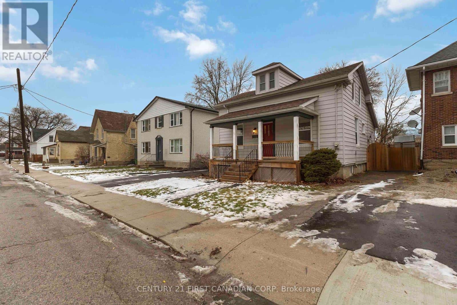 23 MITCHELL STREET — St. Thomas, Ontario - Photo 2 of 42