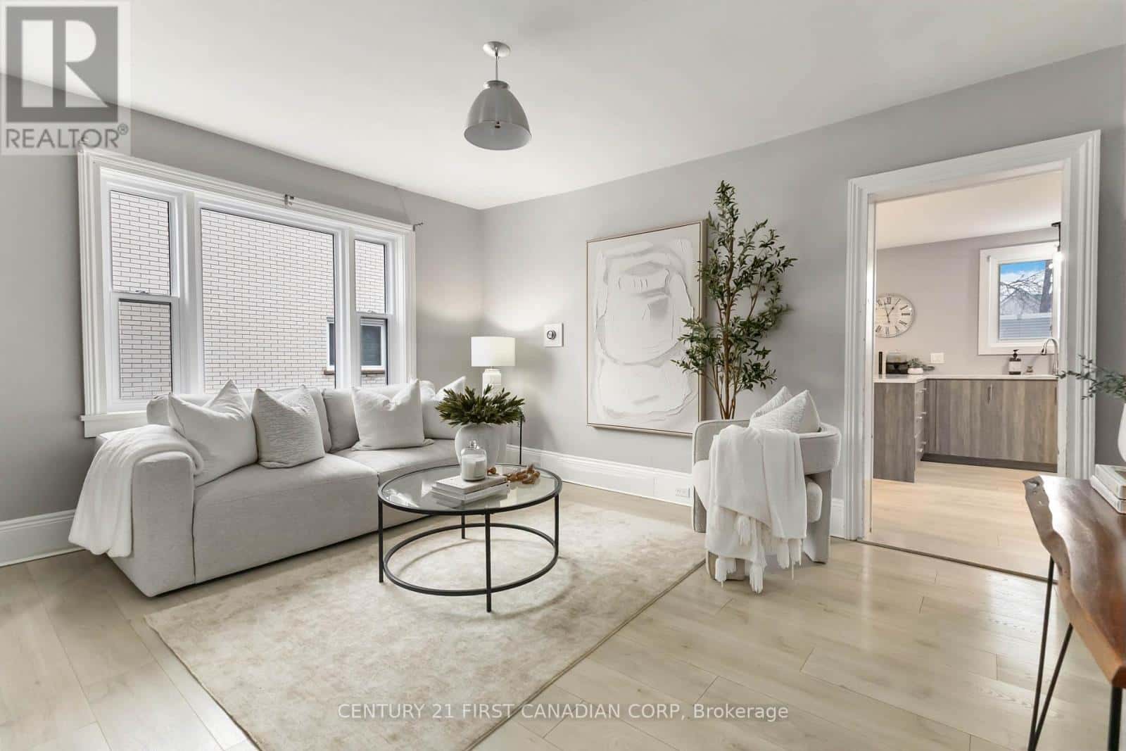 23 MITCHELL STREET — St. Thomas, Ontario - Photo 4 of 42