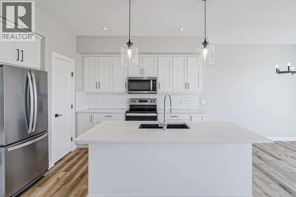 28 Willow Street — Cochrane, Alberta - Photo 3 of 43