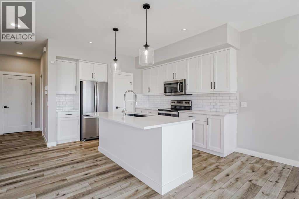 28 Willow Street — Cochrane, Alberta - Photo 4 of 43