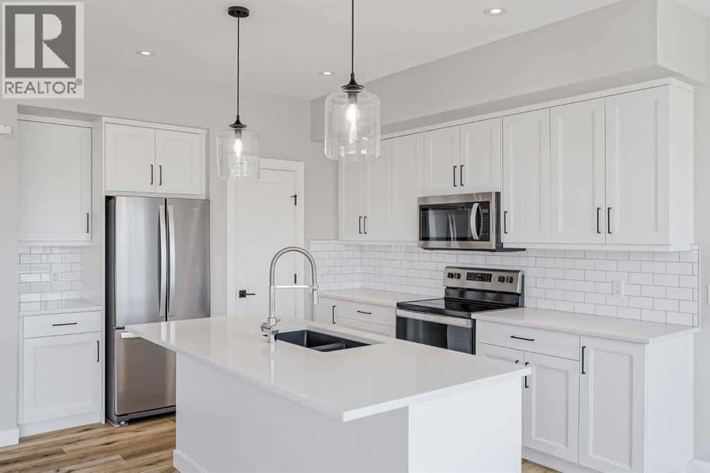 28 Willow Street — Cochrane, Alberta - Photo 5 of 43