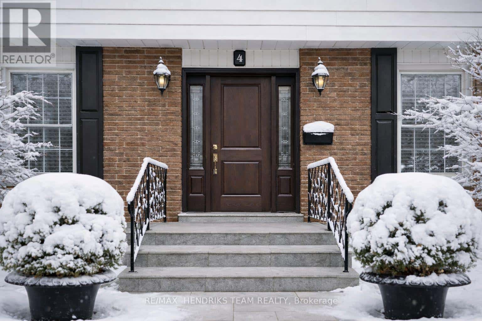 4 UPPER CANADA DRIVE — St. Catharines (Lakeshore), Ontario - Photo 3 of 41