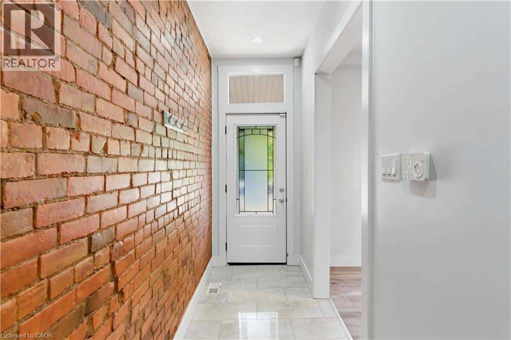 199 JACKSON Street E — Hamilton, Ontario - Photo 5 of 41