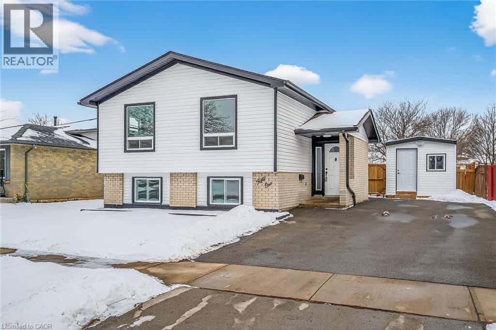 51 ODESSA Street — Stoney Creek, Ontario - Photo 4 of 50