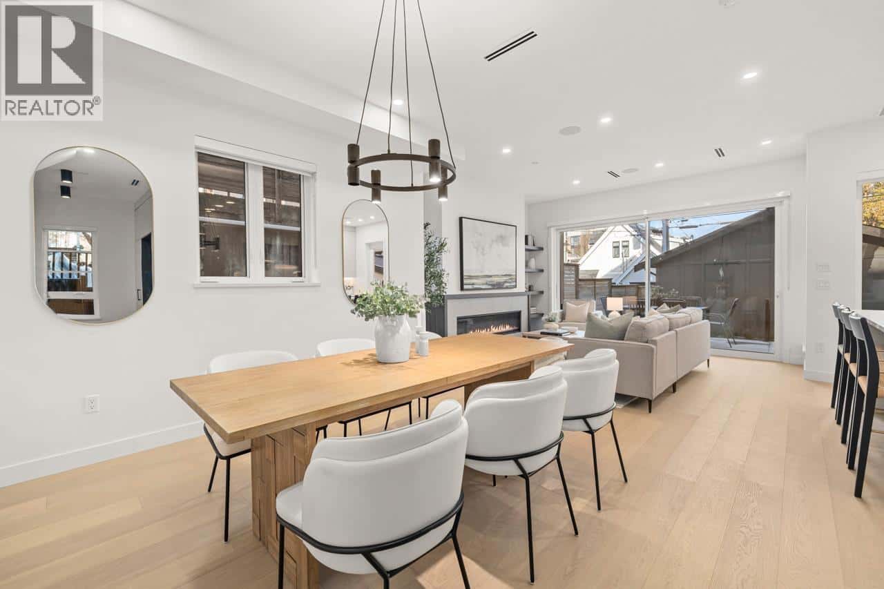 2 727 E 31ST AVENUE — Vancouver, British Columbia - Photo 5 of 34