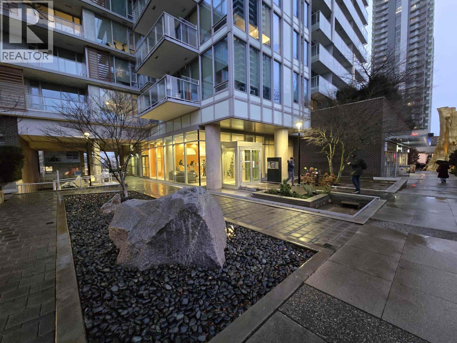 901 8131 NUNAVUT LANE — Vancouver, British Columbia - Photo 3 of 33