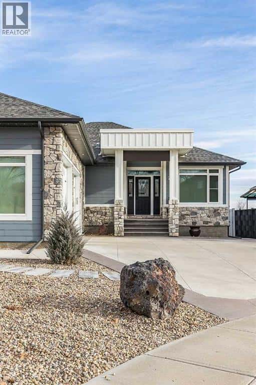 79 Copper Canyon Bay SW — Medicine Hat, Alberta - Photo 3 of 50