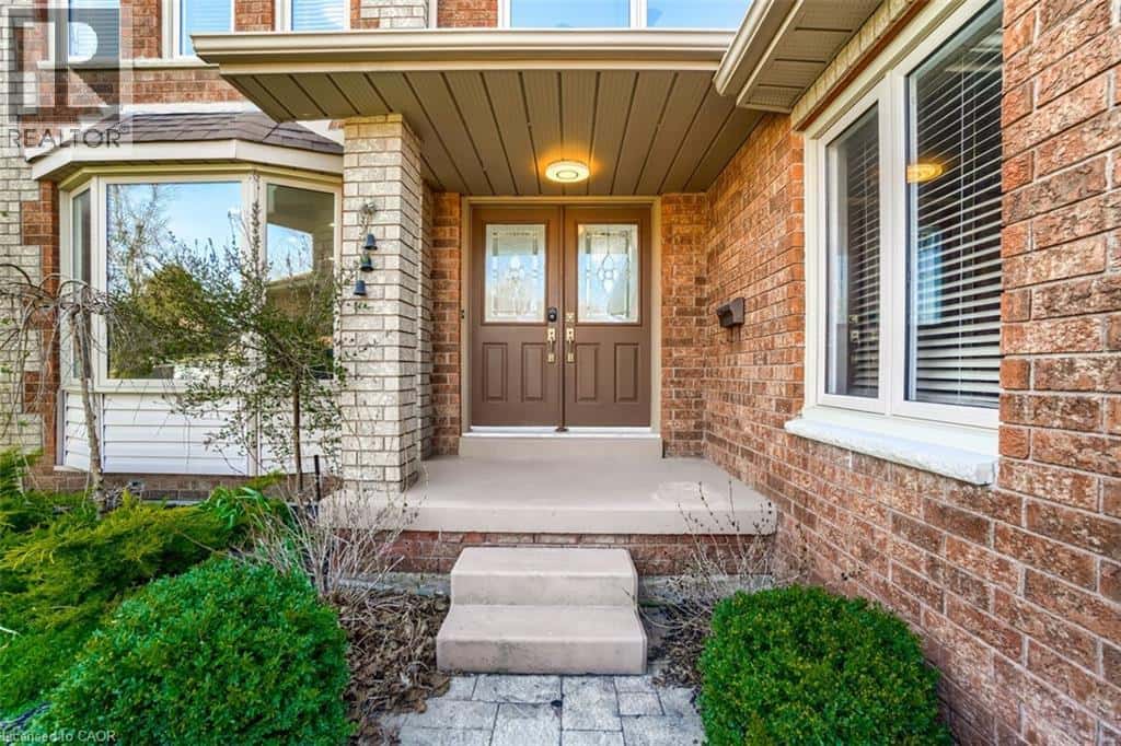 418 RIVERVIEW Drive — Strathroy, Ontario - Photo 5 of 41