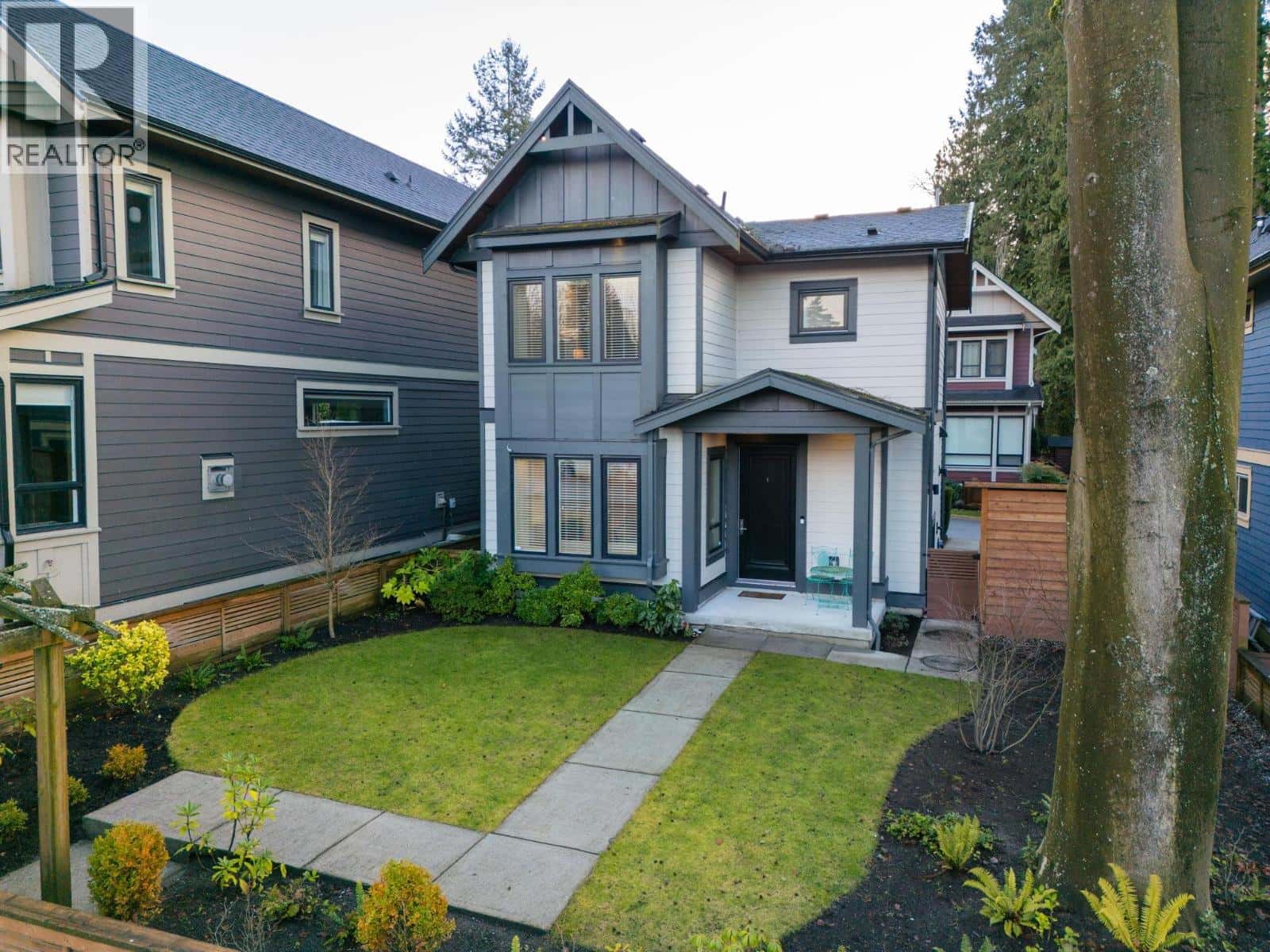 2008 LARSON ROAD — North Vancouver, British Columbia - Photo 2 of 28