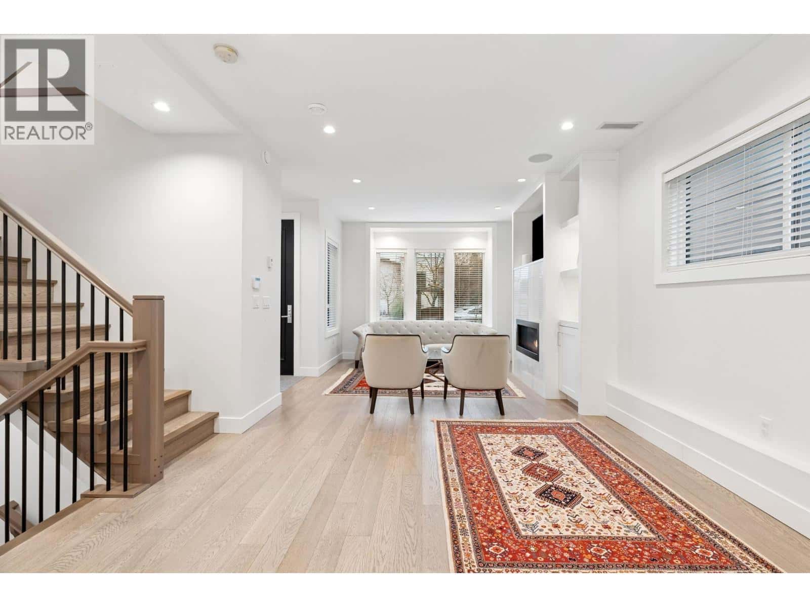 2008 LARSON ROAD — North Vancouver, British Columbia - Photo 5 of 28