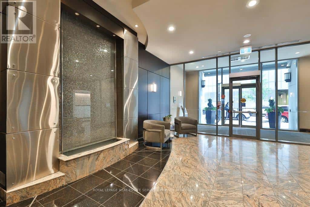 708 - 30 GRAND TRUNK CRESCENT — Toronto (Waterfront Communities), Ontario - Photo 4 of 29