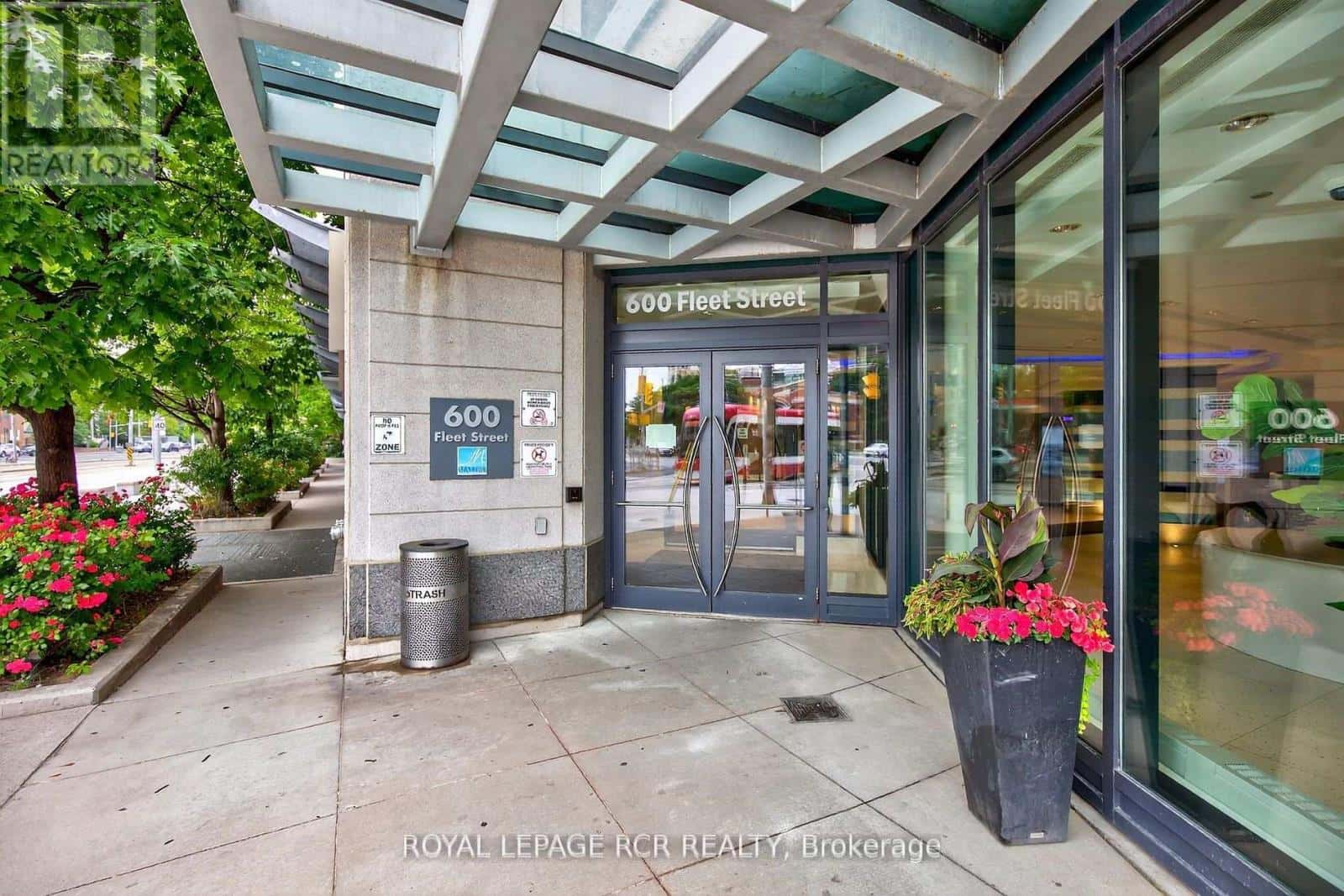 310 - 600 FLEET STREET — Toronto (Niagara), Ontario - Photo 4 of 18