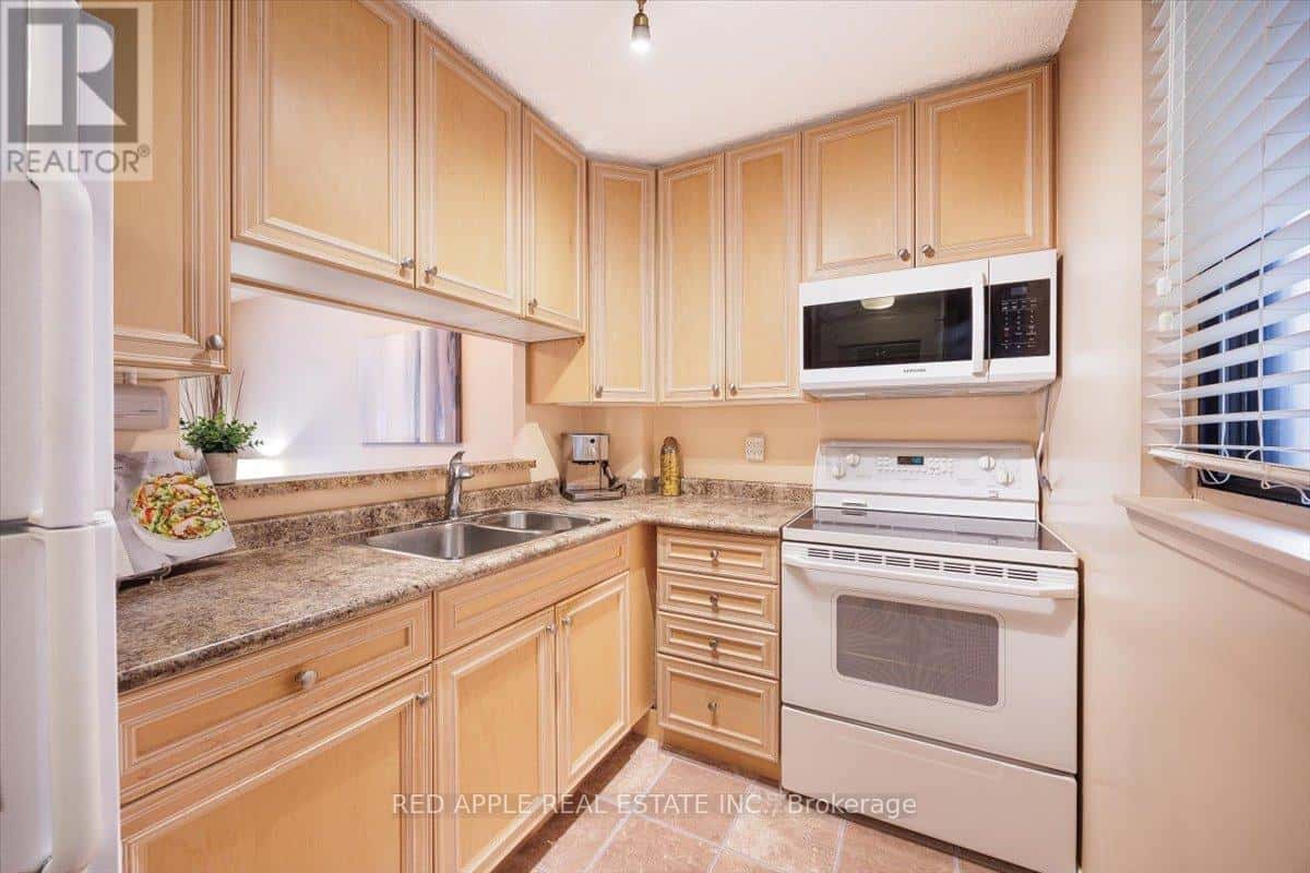 2204 - 50 OLD KINGSTON ROAD — Toronto (West Hill), Ontario - Photo 5 of 37