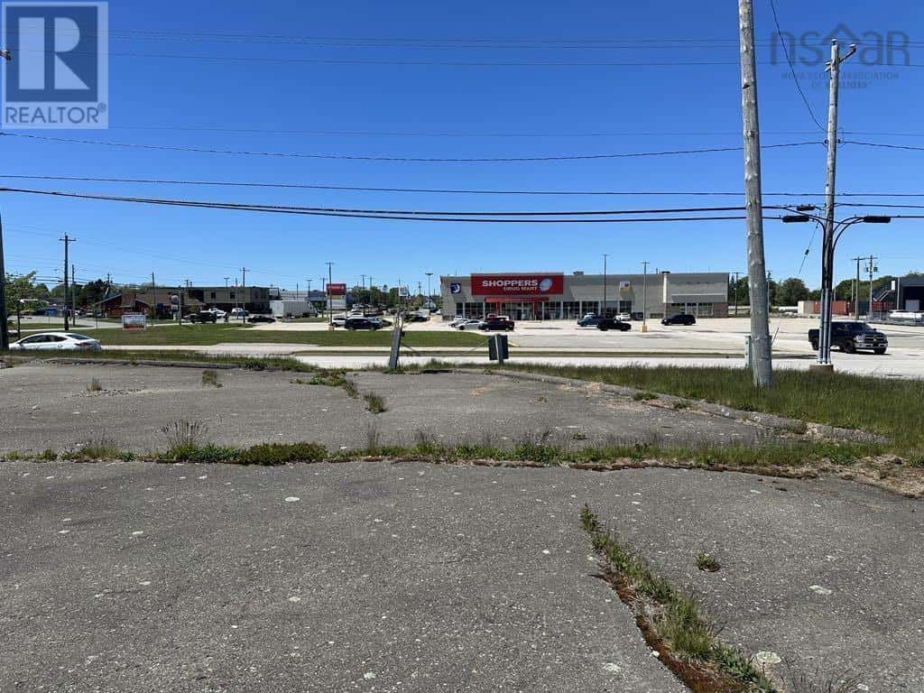 70 Starrs Road — Yarmouth, Nova Scotia - Photo 4 of 8