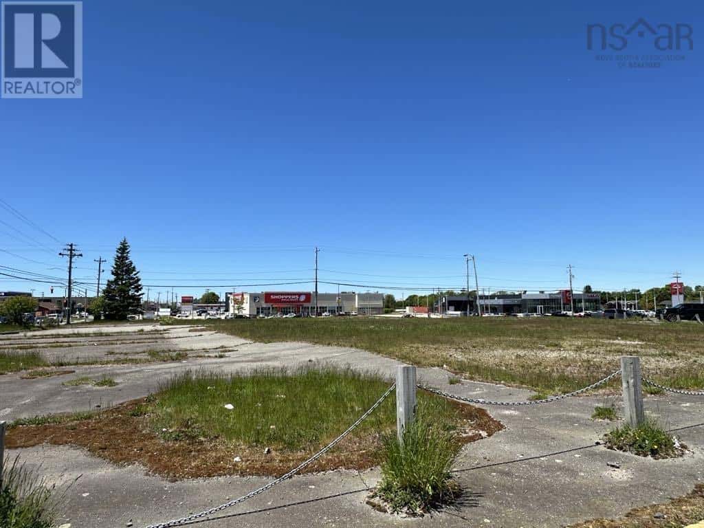 70 Starrs Road — Yarmouth, Nova Scotia - Photo 3 of 8