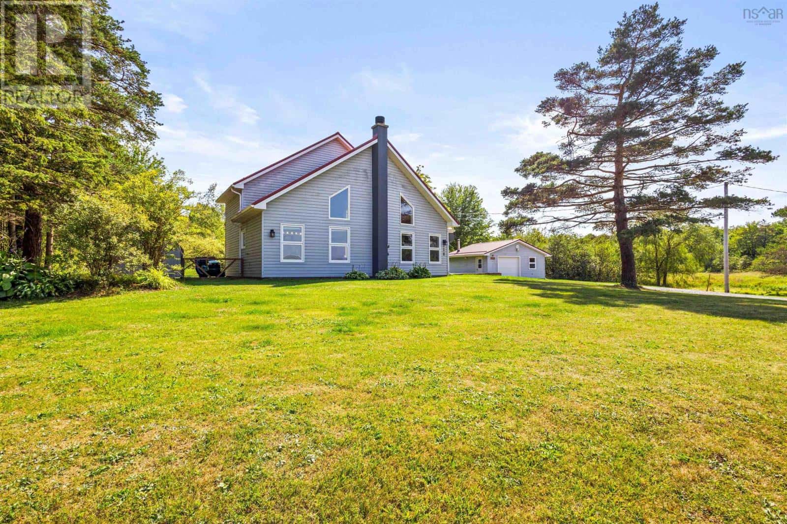 320 Main Street W — Stewiacke, Nova Scotia - Photo 4 of 40