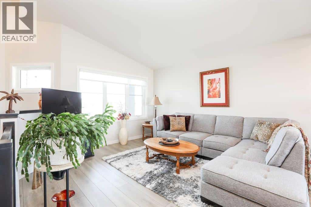 517 Kipp Street — Nobleford, Alberta - Photo 5 of 46