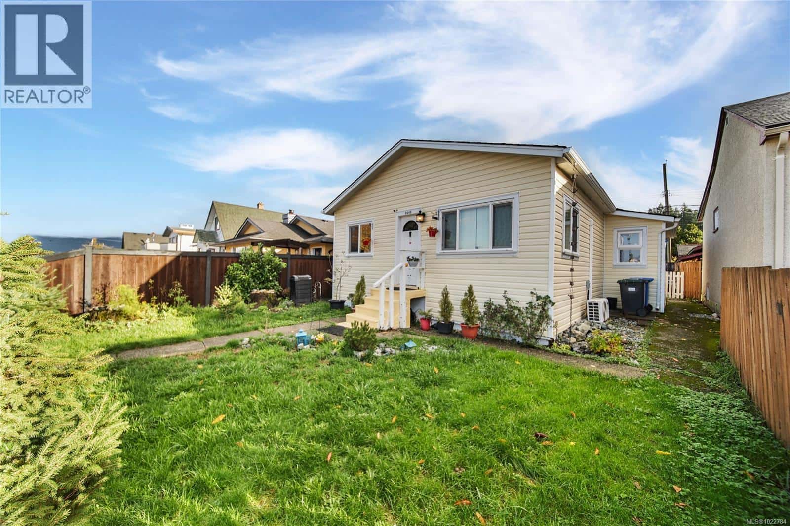 3645 14th Ave — Port Alberni, British Columbia - Photo 2 of 20