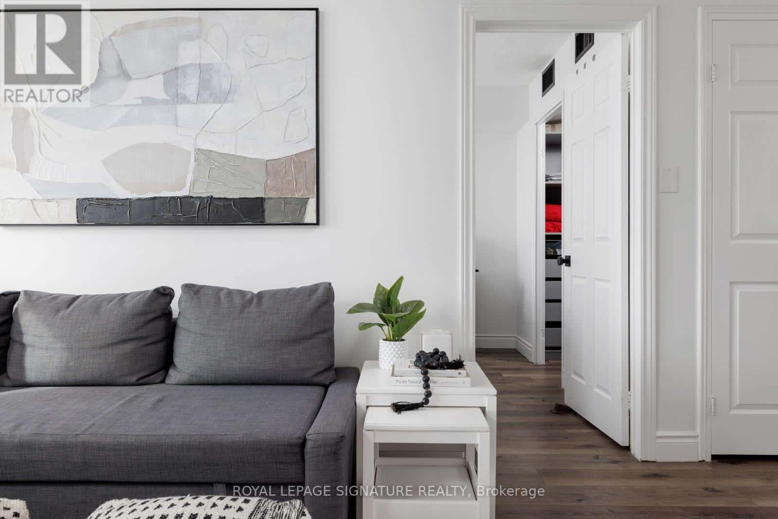 909 - 880 DUNDAS STREET W — Mississauga (Erindale), Ontario - Photo 4 of 25