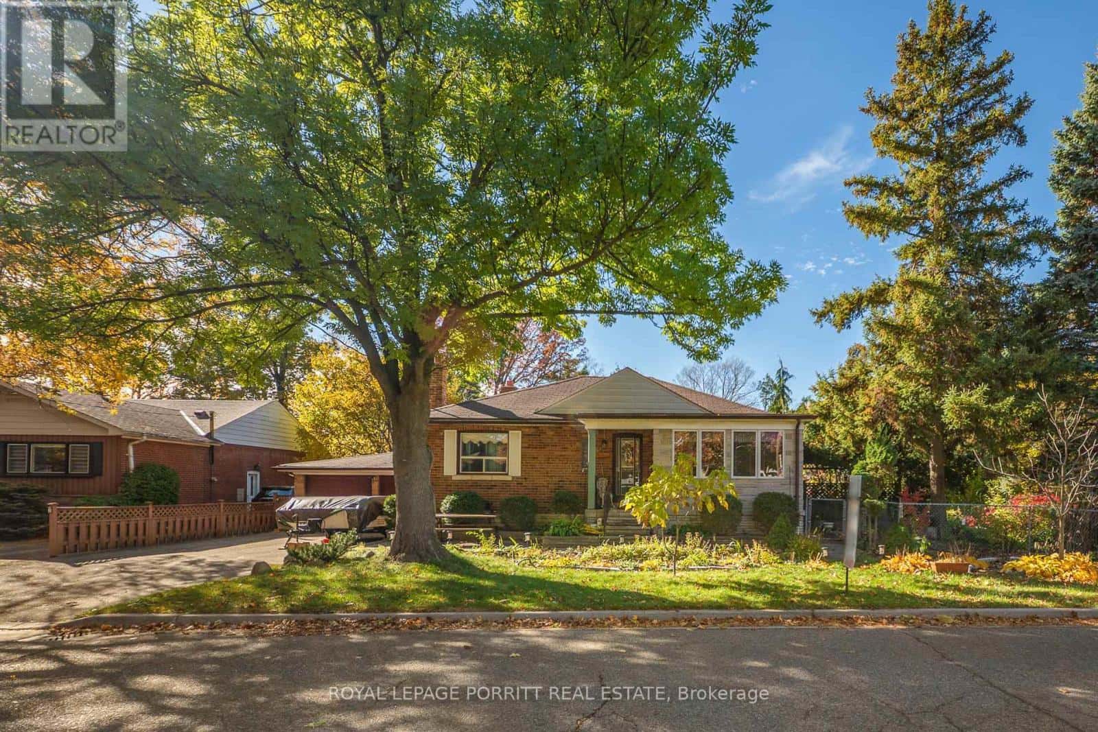 1 AINTREE COURT — Toronto (Alderwood), Ontario - Photo 2 of 33