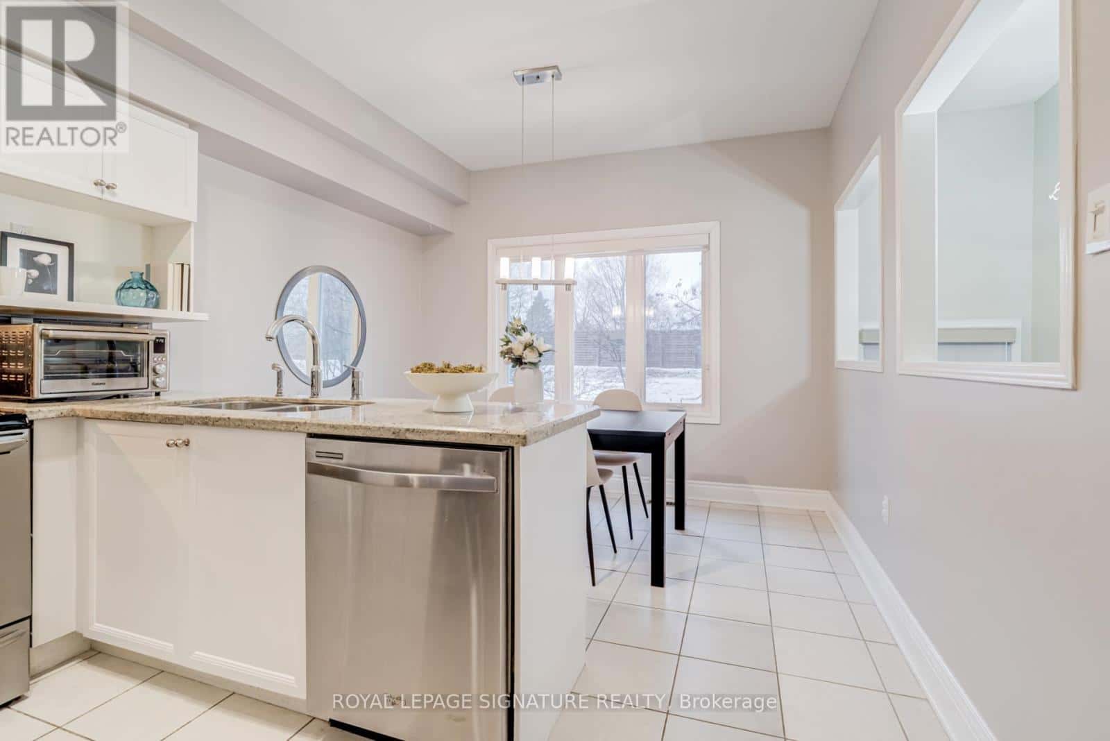 97 HARBOURVIEW CRESCENT — Toronto (Mimico), Ontario - Photo 3 of 32