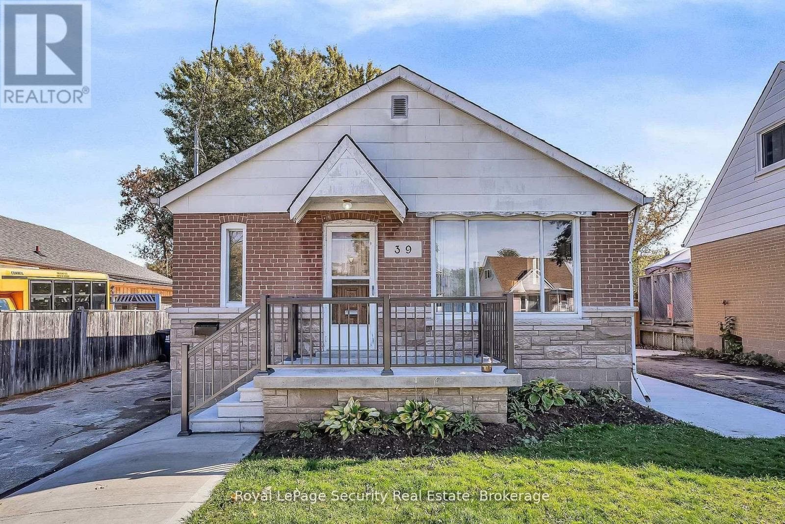 39 BONIFACE AVENUE — Toronto (Elms-Old Rexdale), Ontario - Main photo