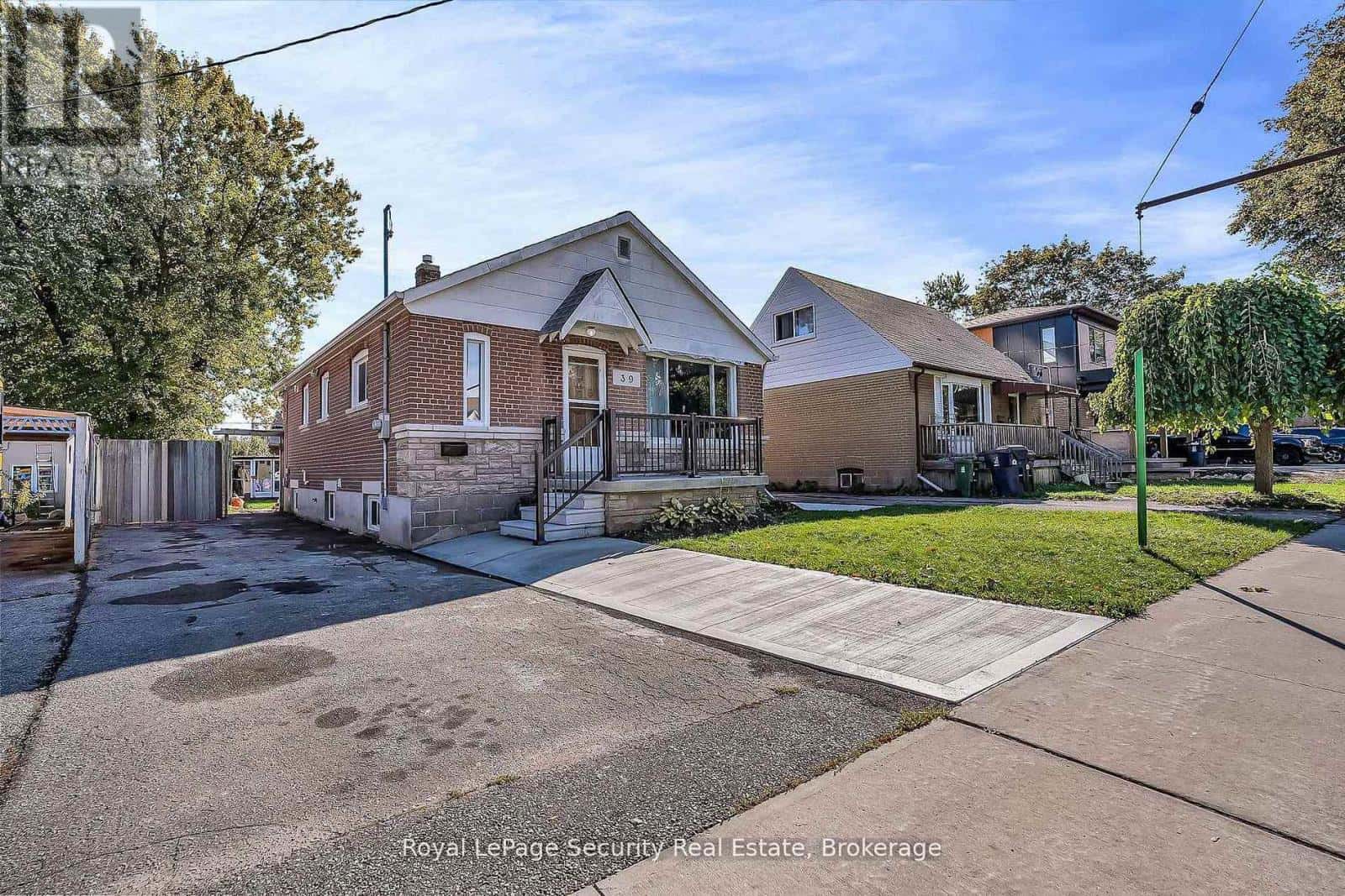 39 BONIFACE AVENUE — Toronto (Elms-Old Rexdale), Ontario - Photo 4 of 38